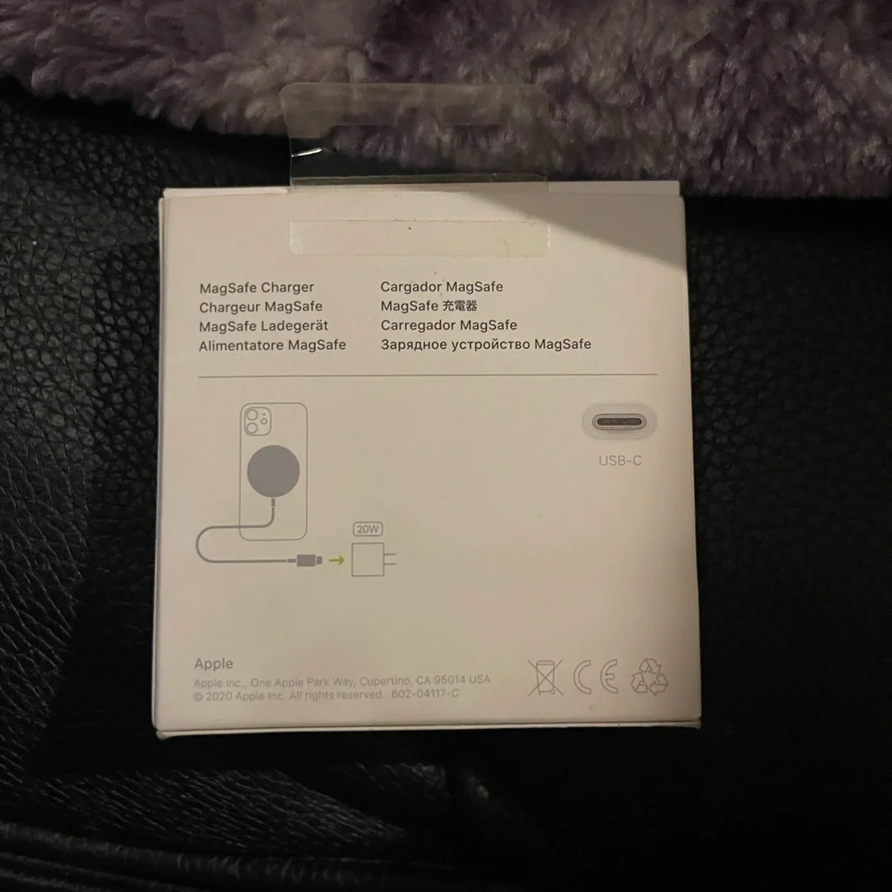 Apple MagSafe Charger - Picture 2 of 3